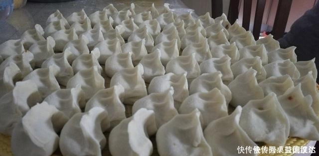 不论饺子包什么馅,记住2个技巧,保证调出来的饺子馅,好吃筋道