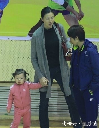汤淼|“女排”周苏红,照顾瘫痪丈夫5年后,为何突然改嫁大9岁富商?