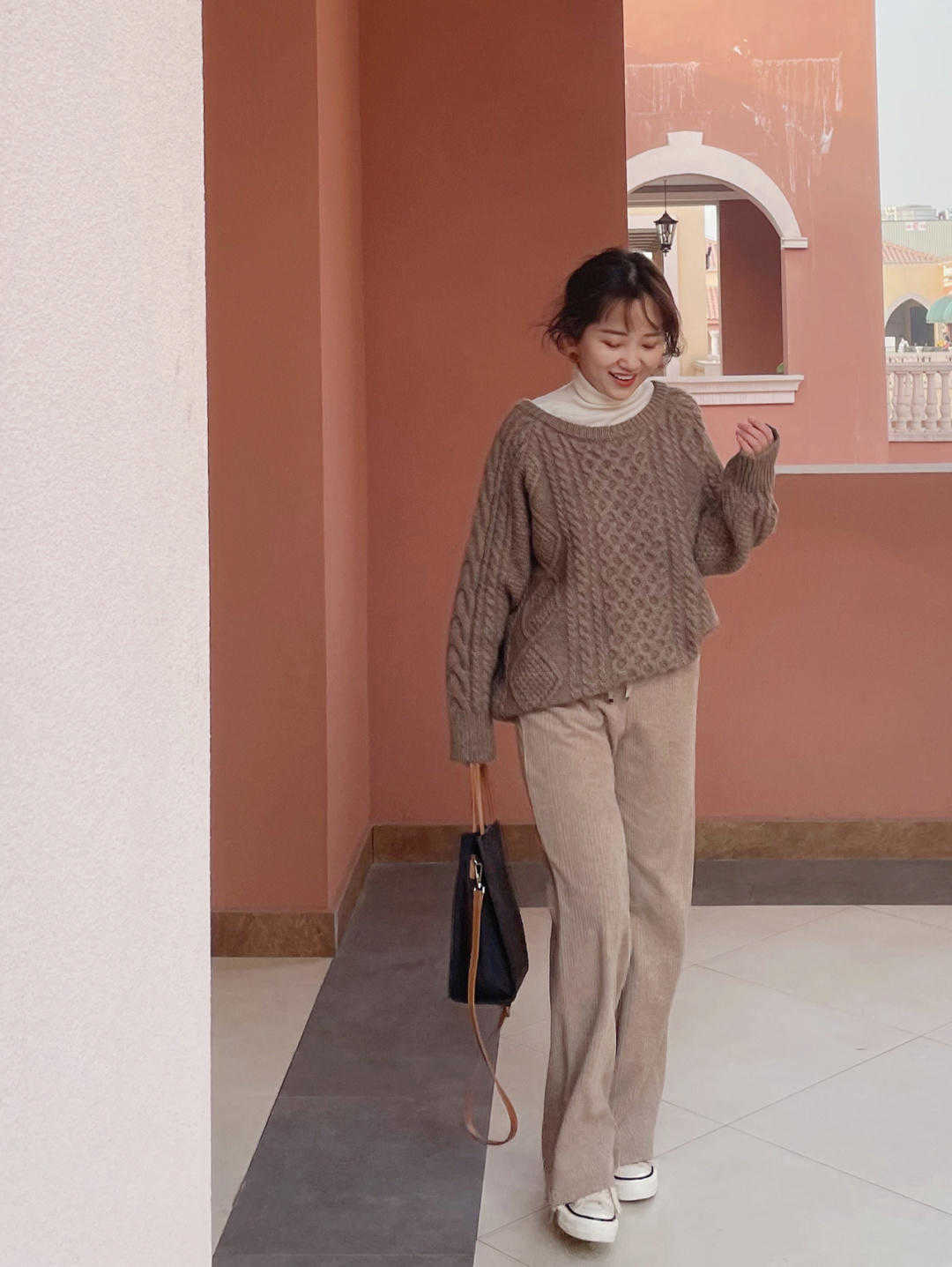 秋冬|复古又高级的咖色毛衣,穿搭变美有气质,让你与路人拉开距离