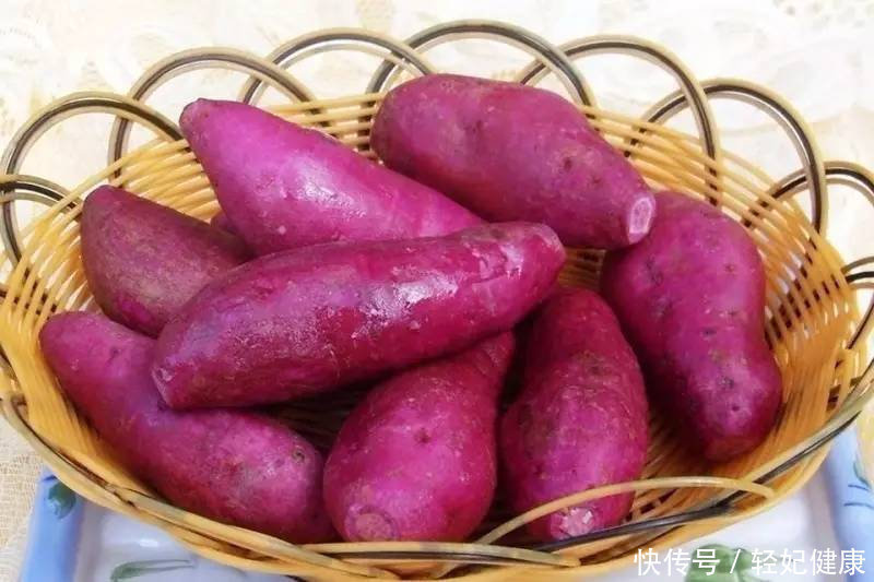 黑色食物|轻妃推荐:便秘吃什么好,5种清肠排毒食物,轻松赶走便秘!