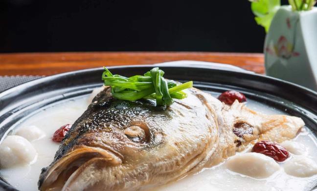 再加|炖鱼头汤时,不要直接加水炖再加一步鱼汤又白又浓,很好吃