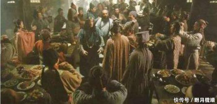 胡歌&水浒传“武松”“宋江”20年后重逢,手里大刀变保温杯,岁月不饶人