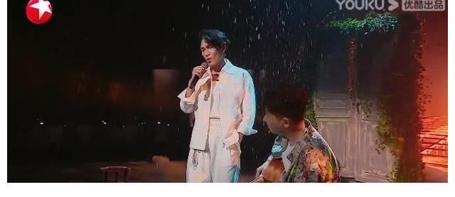 吴镇宇什么都不用做 吃了两碗面就组队成功 大佬组队靠气场