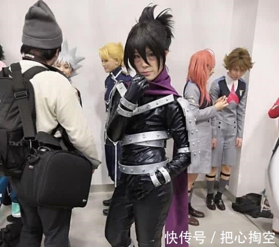 龙卷|小伙日本漫展偶遇龙卷,黑色安全裤遭吐槽,看到脸网友原作画风!