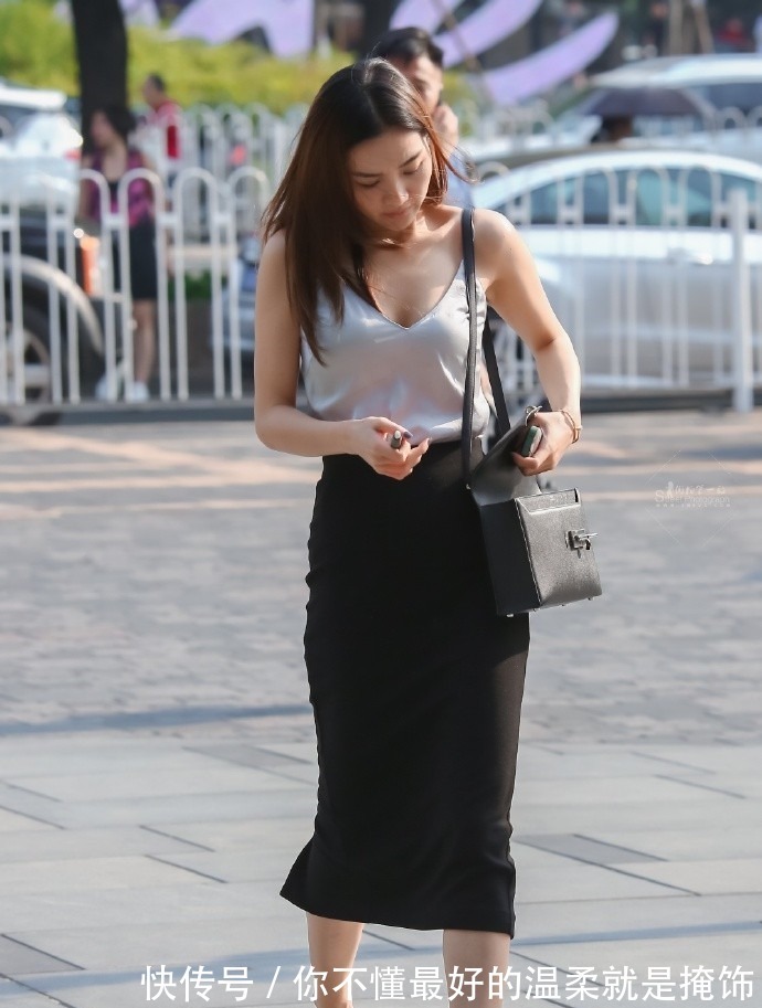 高跟鞋|高跟鞋穿着累脚，索性换成了“拖鞋”，“效果”差太多