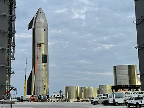 SpaceX星舰原型SN11已运到发射平台 即将测试起飞