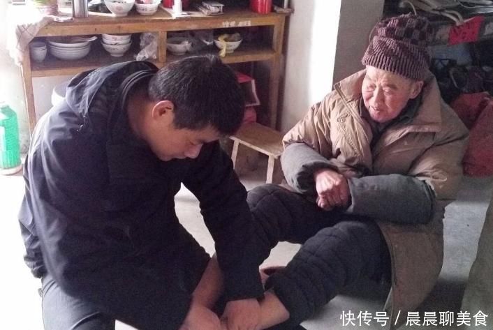 睡眠质量|113岁老人抽烟又喝酒，她说长寿并不难，每晚做1件“事”很有