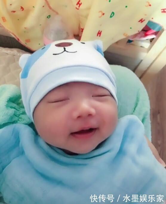 妈妈|宝宝哭是天生的笑是智商高表现宝宝三个时间笑,可能更聪明