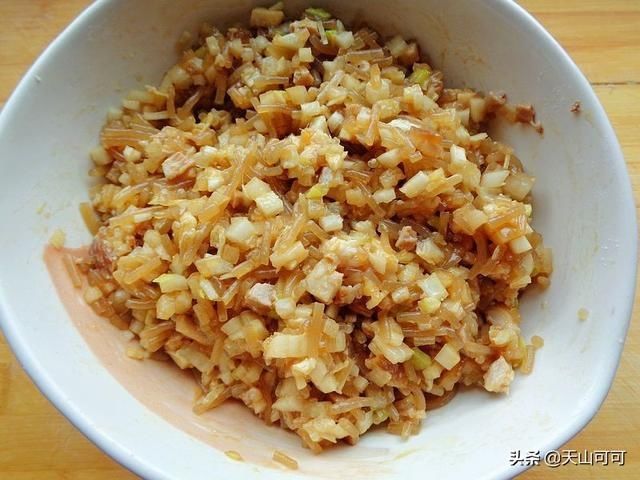 皮薄馅香白萝卜肉盒子,鲜美又多汁,凉了都软和,一家老小都可吃