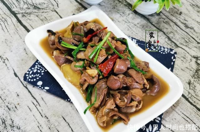 鸡身上最珍贵的部位,一只就一小个,老板留着自己吃,不懂吃可惜