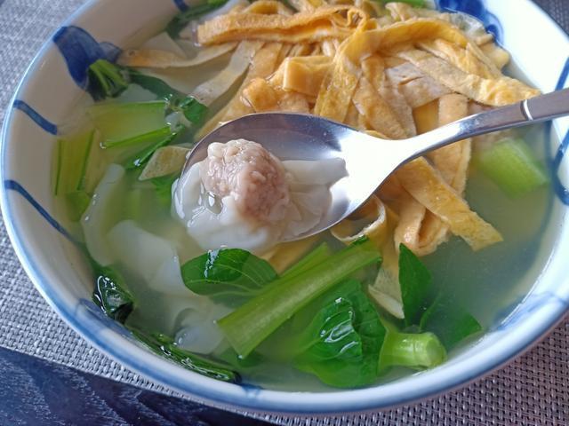 老两口的极简早餐，热乎乎的真好吃，营养也齐全，日子恬淡又美好