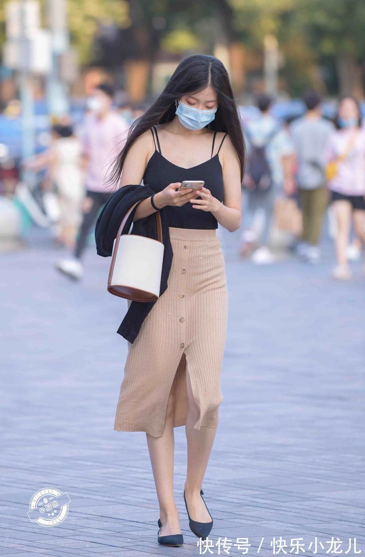 时尚 穿上贴身舒适的连衣裙挺拔又优雅,承载时尚美女的气质,穿出精致