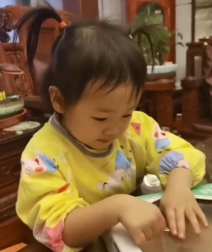 豪宅|奥运冠军李晓霞晒照,说大女儿和爸爸更亲密,背后豪宅有点太抢眼