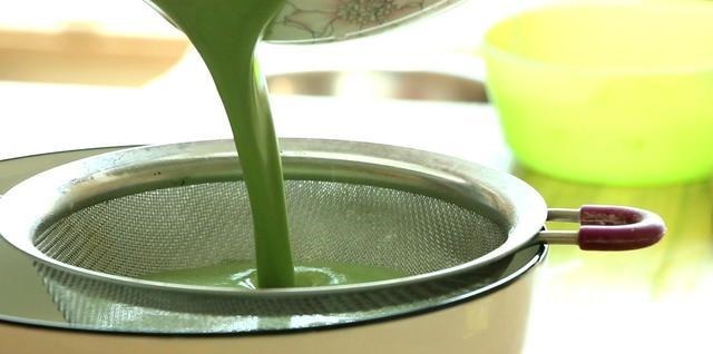 抹茶蜜豆千层蛋糕的做法,薄如蝉翼的千层皮,制作技巧全分享