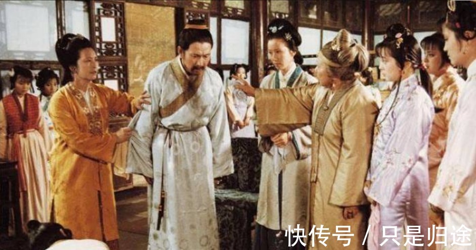 薛姨妈&从宝玉挨打就能看出,金玉本非良缘,就算宝钗走到宝玉床前也没用