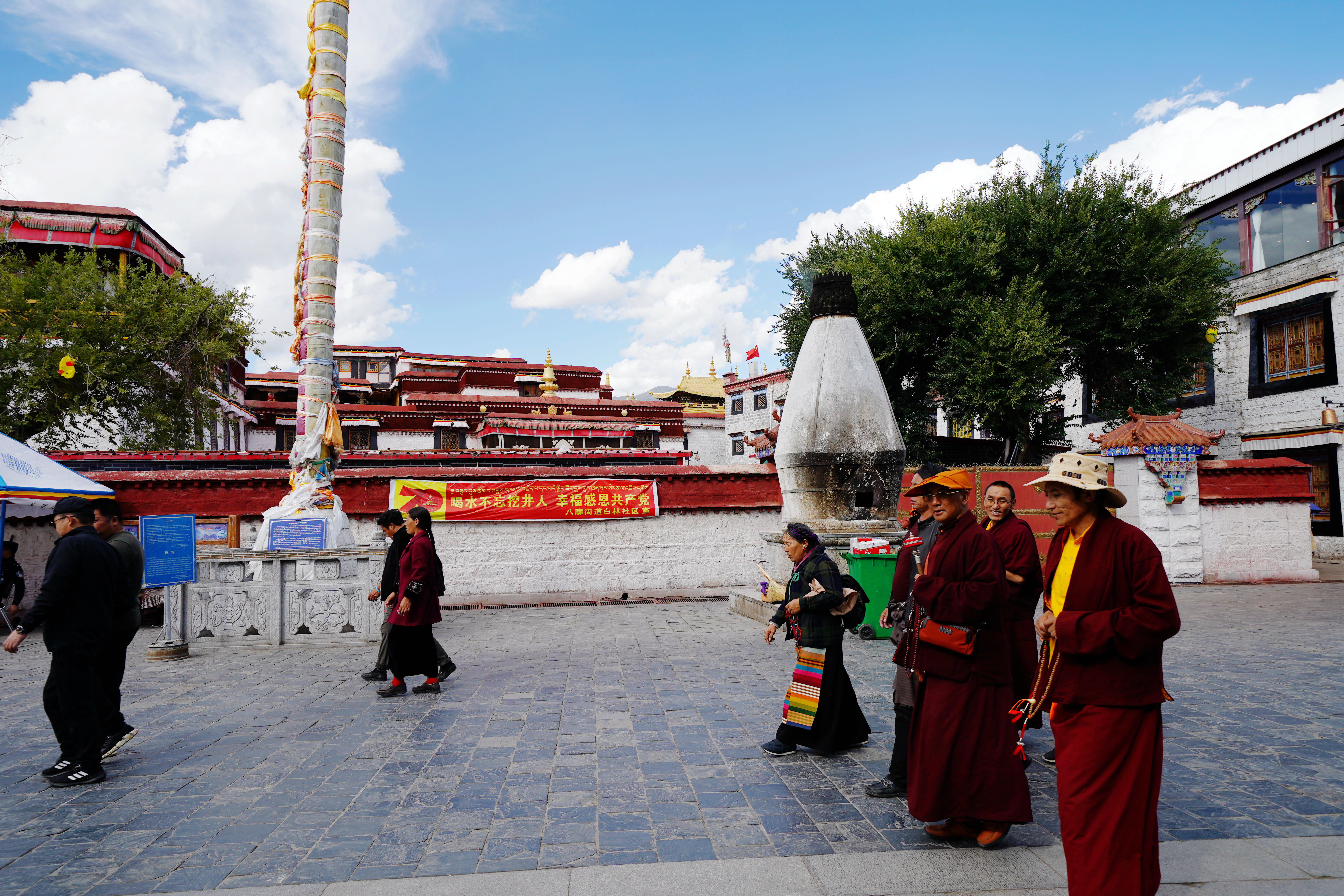 大昭寺|【80天单人单车环藏之旅】观览佛教圣地大昭寺，八廓街猎摄盛装美女