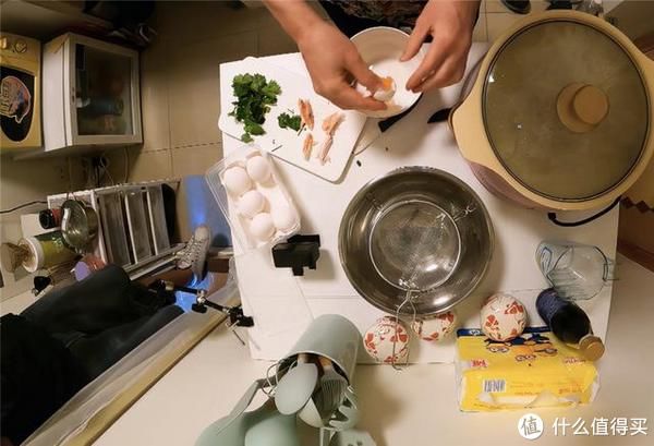 屋子|生活艺术家 篇三十二:买不起房的香港夫妻,住在9㎡的小屋里,他们却说:住出了幸福感