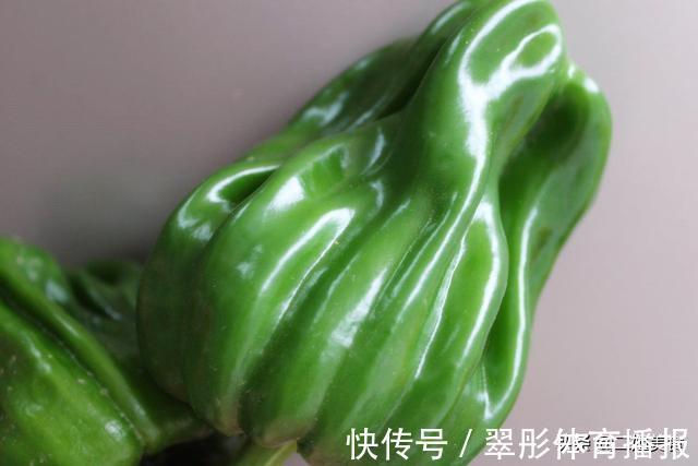 激素|打了激素的青椒如何分辨？菜农：教您一招，以后别再买错了