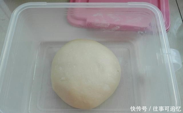 想吃面包不用买,做法很简单,蓬松暄软还拉丝,放三天也不硬!