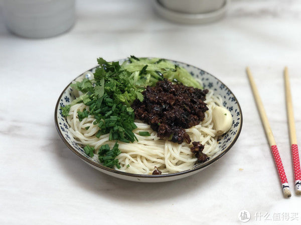 做法|为啥老北京炸酱面那么香？试试这种做法，只用两种酱，在家就能做