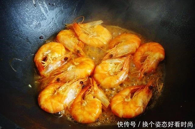 天冷了,三餐都要认真做,晒下我家的晚餐,两口人的餐桌,温暖!