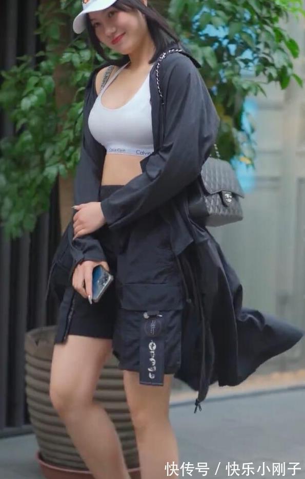 小蛮腰 美女的高级感让我很是自卑,清新又有个性,轻松打造“学生”形象