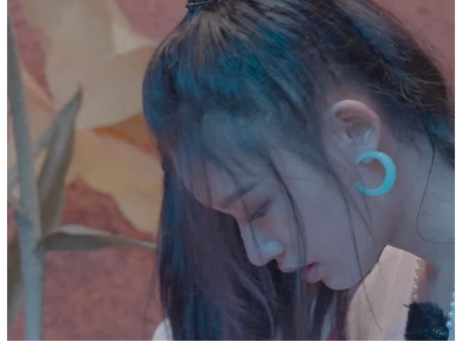 景甜新綜藝首播太尷尬!區(qū)別對(duì)待素人嘉賓,女網(wǎng)紅被改造后不滿意