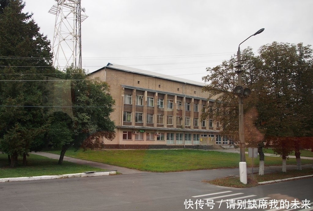 你还在玩海岛古镇时,他们已经去核辐射地区旅游了!