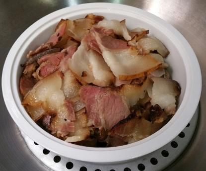 蒸腊肉,直接上锅是大错!教你正确做法,腊肉软嫩入味,香味足