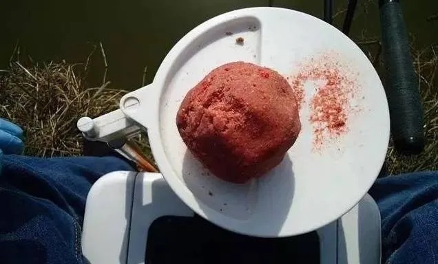 老司机分享“旧饵新用”的方法！用剩的饵料不要扔，留着有大用！