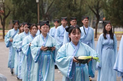 戚同文|穿汉服，诵读经典，行拜师礼三全书院师生体验古代书院文化