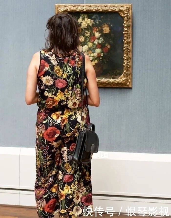 名画&他花2年时间,拍下1000个“撞衫”的人:撞衫不可怕,可怕的是……