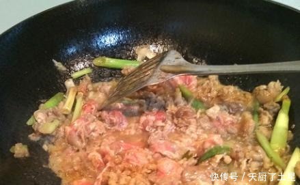 教你葱爆羊肉正宗做法,做好羊肉膻味全无,细嫩鲜香,越吃越好吃