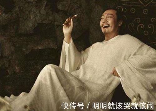 李云$李白相当敷衍的一首诗,前后不对仗不工整,却成了千古名句广为流传