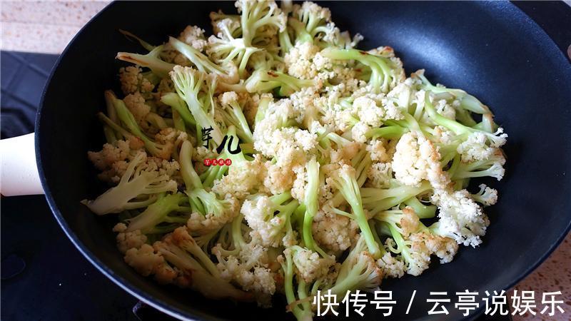 干煸花菜烧腊肉,做法简单,香辣可口,比饭店的好吃,下饭又下酒