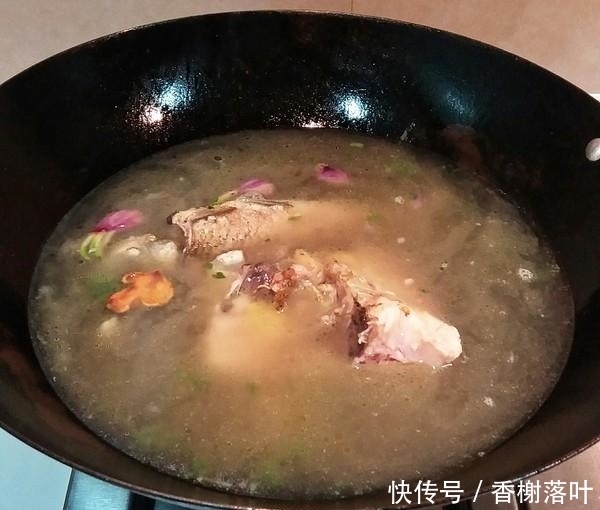 鱼头|鱼头二吃：嫩滑香甜的酱蒸大鱼头；味道鲜美的豆腐滚鱼汤；来试试