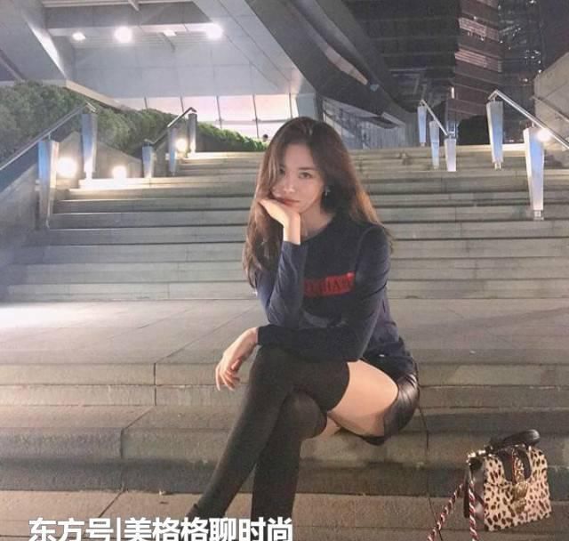 街拍好看的打底裤彰显出别样的美丽，穿上这身装扮绝对很拉风