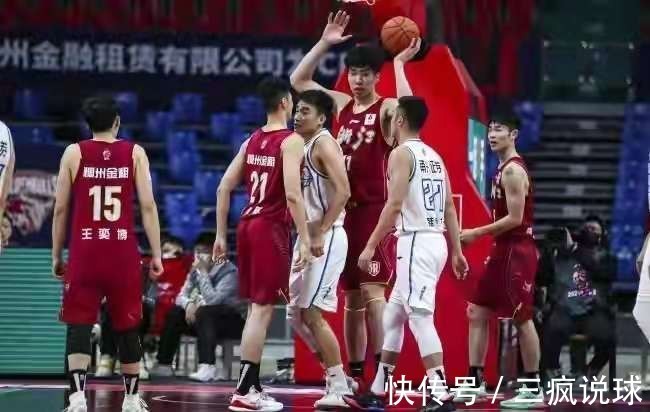 张彪|CBA火爆一幕！朱旭航恶犯后还嚣张挑衅，引爆9人冲突，或追加制裁