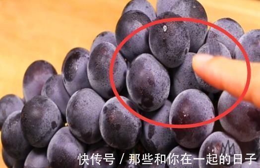 葡萄用盐和面粉洗,等于吃虫卵,教你一招,干净卫生脏东西都跑光