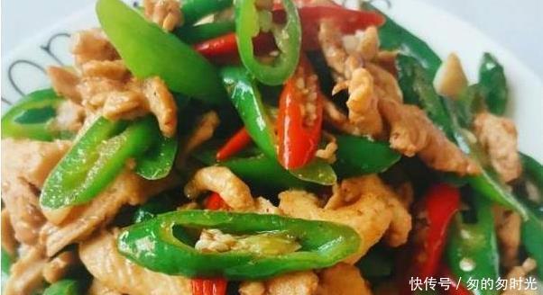 其乐融融|在家准备了几道拿手好菜,美味极了,一家人吃得其乐融融