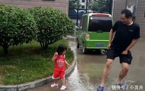 小情人|“佩奇父女”跳泥坑火了,网友:奶奶已经扛着大刀在来的路上
