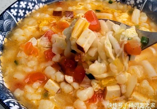 切成小碎丁|做疙瘩汤别用筷子搅了,家常做法,3分钟做一大盘