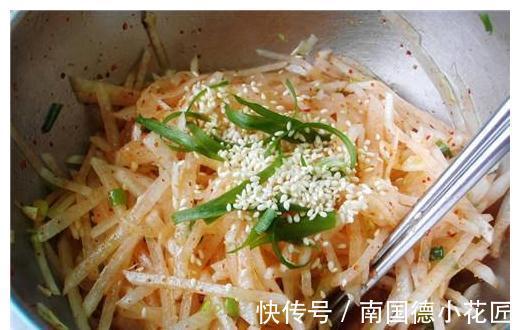 酸辣萝卜丝|秋天这菜可多吃，正当季，切丝拌，一冬天少生病，身体棒！