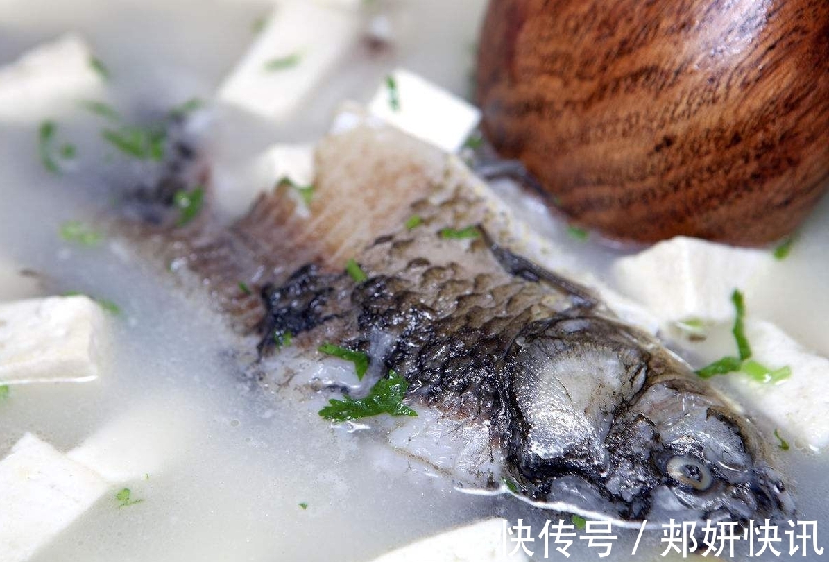 白色|如何才能做出奶白色的鲫鱼豆腐汤记住一个关键步骤即可