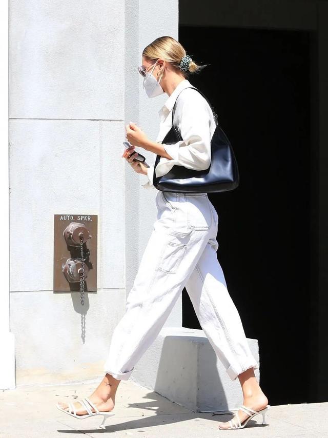 参考价格 翻了身的“土味凉鞋”,这次成了时髦精心中的C位