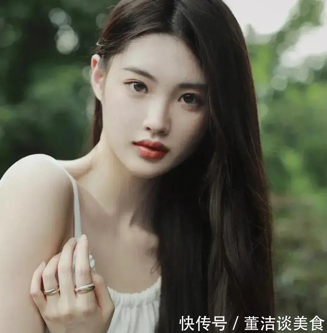长裙|食色108——美女穿搭14: 纯白圆弧领露背长裙