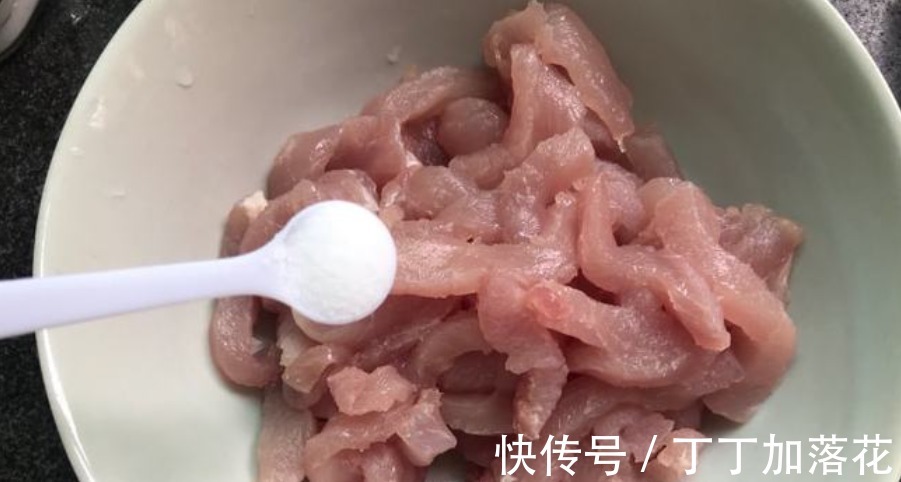 炸酥肉有讲究，牢记调面糊不加水，分享详细做法，酥脆不回软！