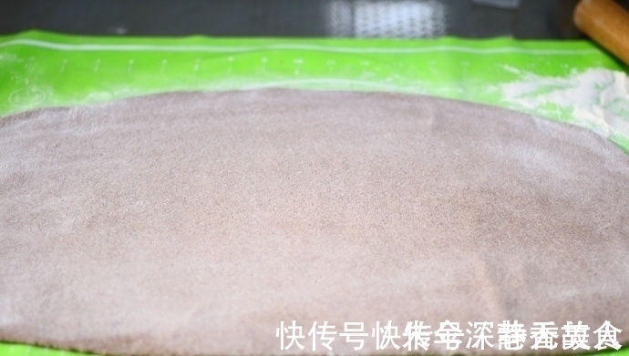 只需一根筷子，轻松做出层次分明，松软香甜的花卷，家人特爱吃