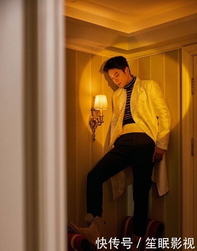 东君|韩东君在复古光影间演拍摄写真 色彩流转中领略先锋艺术魅力