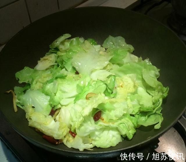 炒包菜别直接下锅,万万记住这“1步”,不仅更香,而且吃着更脆